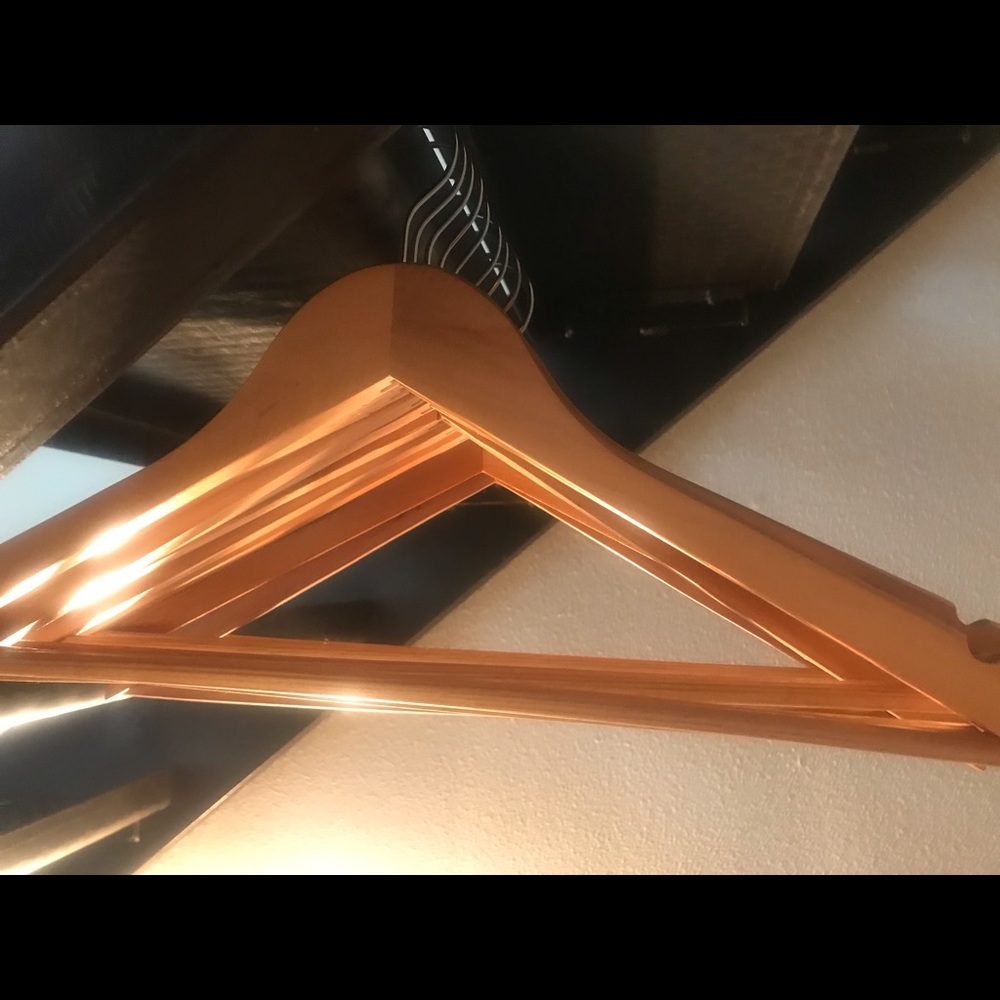 Wooden hangers (10)